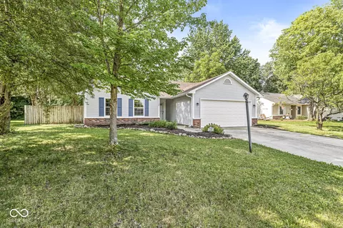 5289 Pine Hill Dr, Noblesville, IN 46062