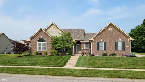 8028 Meadow Bend Ln, Indianapolis, IN 46259