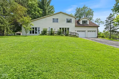 8435 Hilltop Ln, Martinsville, IN 46151
