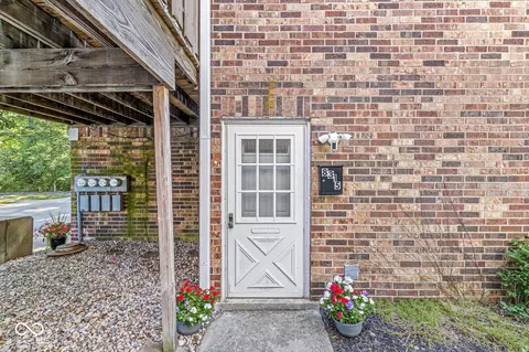 8315 Hewlet Dr, Indianapolis, IN 46268