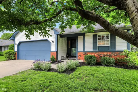 11518 Cherry Blossom Dr W, Fishers, IN 46038
