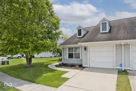 8247 Cape Dr N, Indianapolis, IN 46256