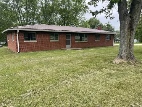 406 N Main St, Cloverdale, IN 46120