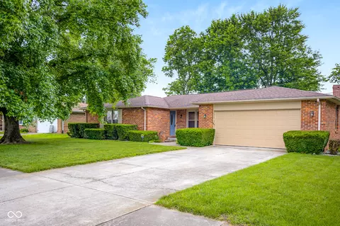 3235 Flintwood Dr, Columbus, IN 47203 photo 1