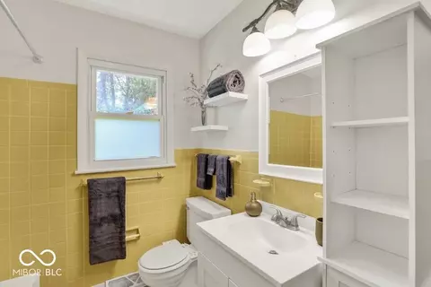 Bath - 3630 E Morningside Dr, Bloomington, IN 47408 photo 3 of 5
