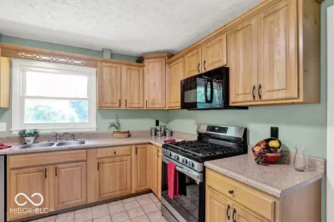 Kitchen - 3630 E Morningside Dr, Bloomington, IN 47408 photo 2 of 6
