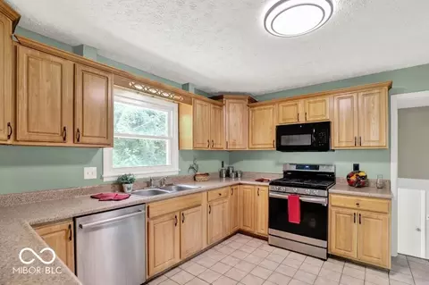 Kitchen - 3630 E Morningside Dr, Bloomington, IN 47408 photo 4 of 6