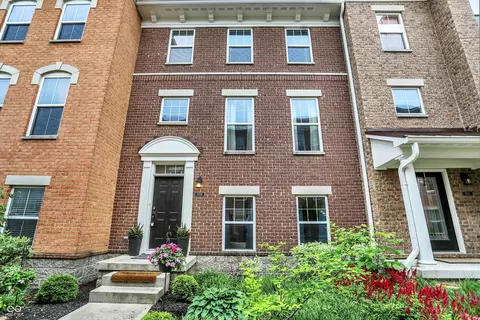 9508 Oakley Dr, Indianapolis, IN 46260