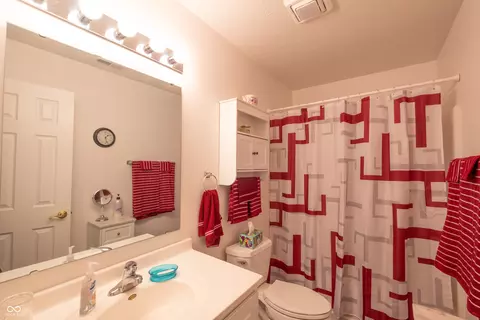 Bath - 2402 Foxtail Dr, Plainfield, IN 46168 photo 1 of 2