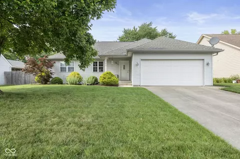 5986 Regency Dr, Columbus, IN 47203