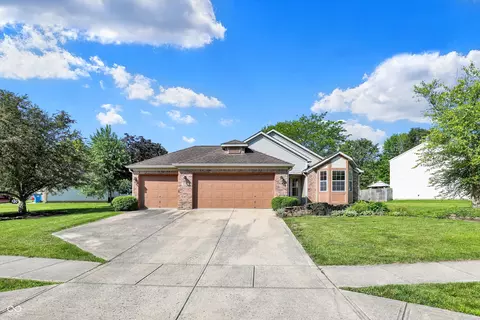 9055 Glass Chimney Ln, Fishers, IN 46037