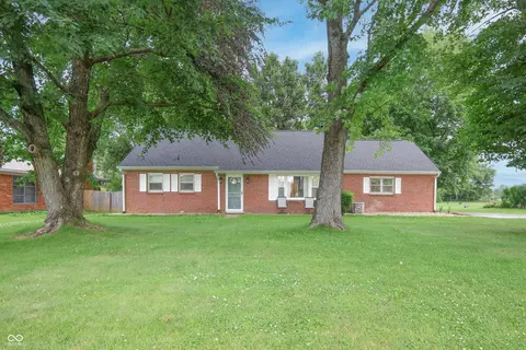 8424 E Mulberry St, Columbus, IN 47203 photo 2