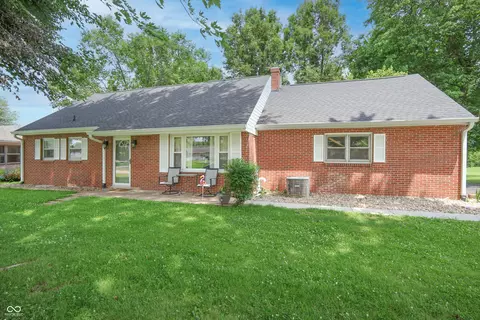 8424 E Mulberry St, Columbus, IN 47203