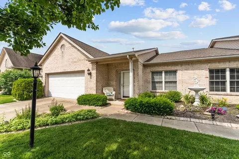 564 Parkhurst Ct, Greenwood, IN 46142