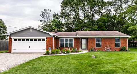 4191 N Graham Rd, Whiteland, IN 46184
