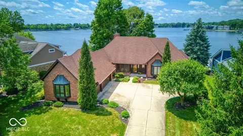 109 Edgewater Dr, Noblesville, IN 46062