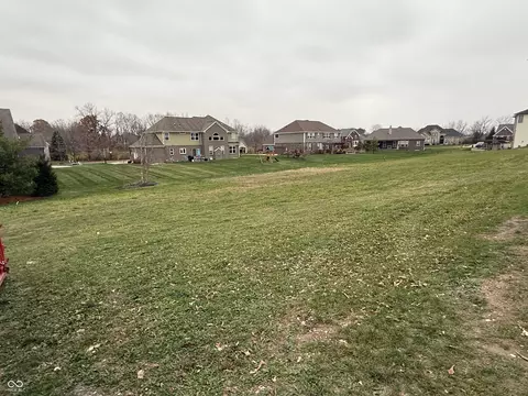 3733 W 121st St, Zionsville, IN 46077