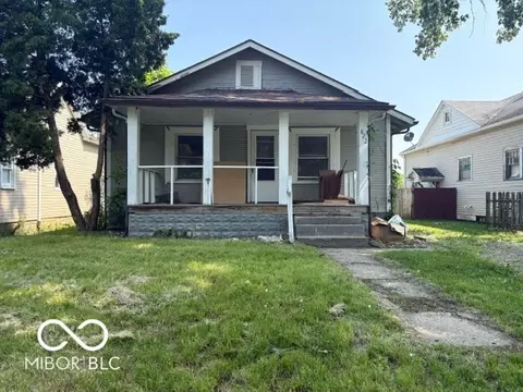 822 W 7th St, Muncie, IN 47302