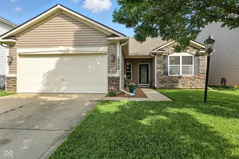 19489 Prairie Crossing Dr, Noblesville, IN 46062