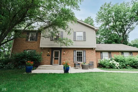 46 Hawthorne Ct, Carmel, IN 46033
