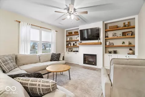 Living - 8547 Winton Pl, Pendleton, IN 46064 photo 1 of 2