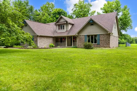 7533 Deerfield Dr, Greenfield, IN 46140