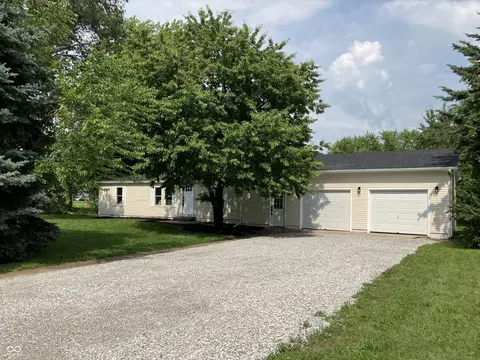 221 N 9th St, Elwood, IN 46036