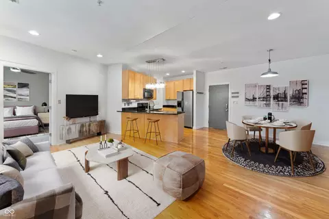 932 N Broadway St #4, Indianapolis, IN 46202