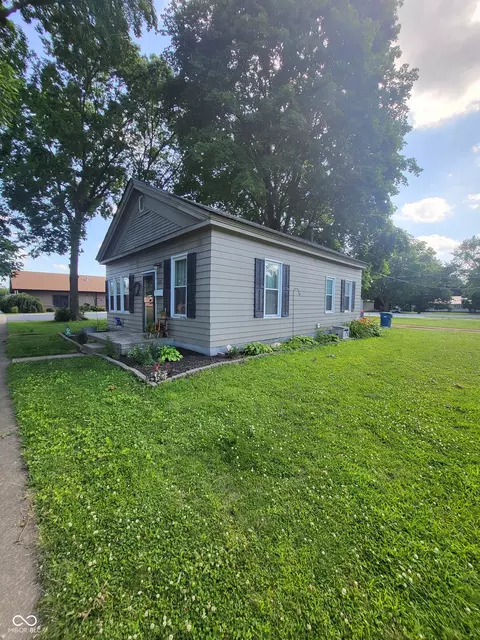 1121 5th St, Covington, IN 47932 photo 4