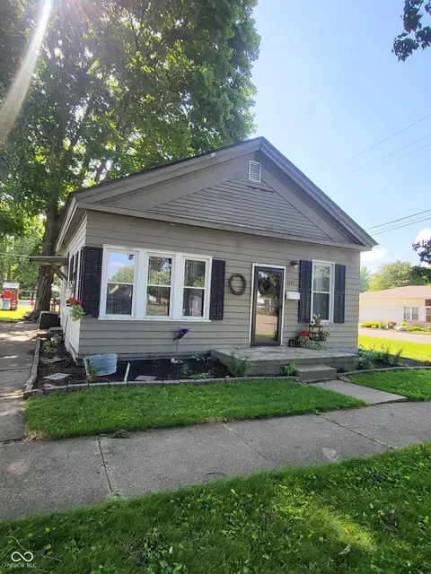 1121 5th St, Covington, IN 47932 photo 2