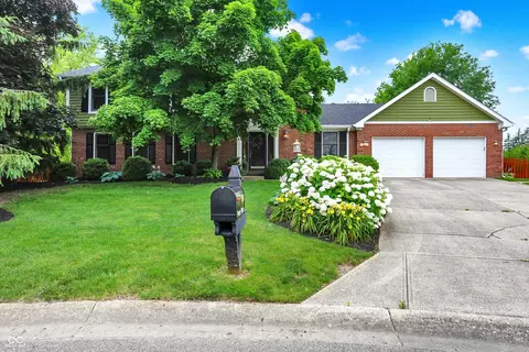 58 Penn Pl, Zionsville, IN 46077