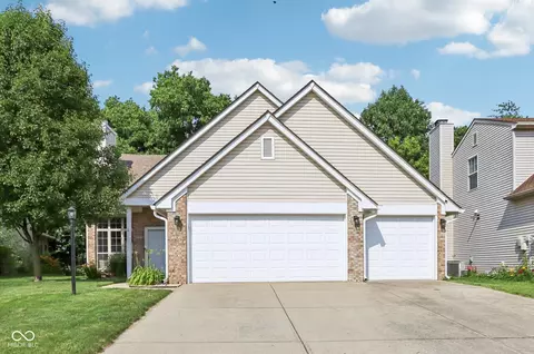 829 Pioneer Woods Dr, Indianapolis, IN 46224