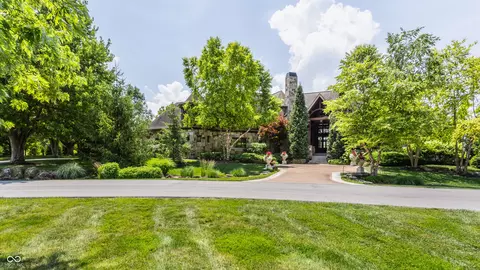 18 Lost Run Ln, Zionsville, IN 46077