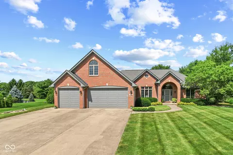 1682 S Fox Cove Blvd, New Palestine, IN 46163