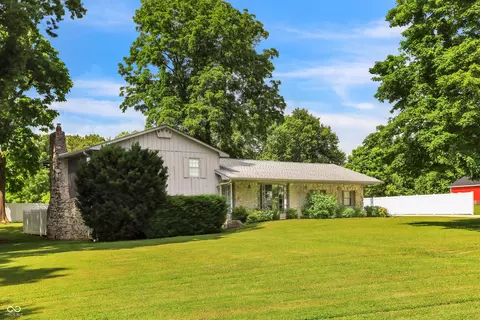 1062 W Stan Mar Estates Dr, Brazil, IN 47834