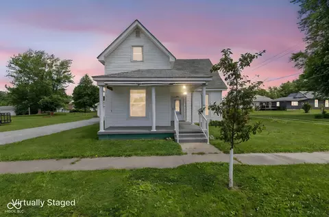 Exterior - 206 E Franklin St, Roachdale, IN 46172 photo 1 of 9