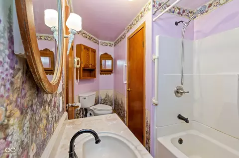 Bath - 206 E Franklin St, Roachdale, IN 46172 photo 1 of 2