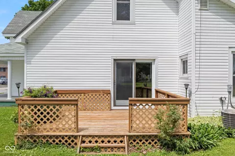 Exterior - 206 E Franklin St, Roachdale, IN 46172 photo 5 of 9