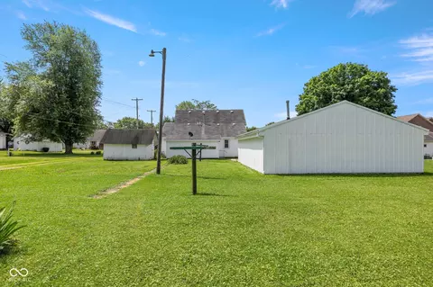 Exterior - 206 E Franklin St, Roachdale, IN 46172 photo 8 of 9