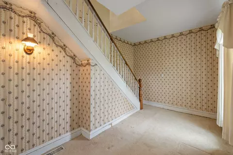 Entry Way - 206 E Franklin St, Roachdale, IN 46172 photo 1 of 7