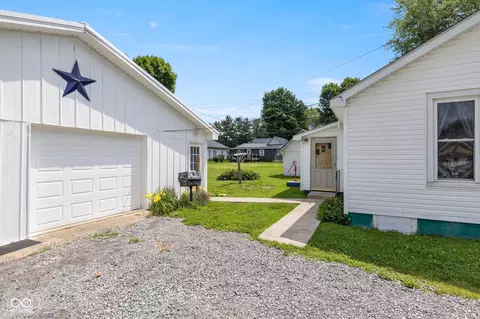 Exterior - 206 E Franklin St, Roachdale, IN 46172 photo 6 of 9