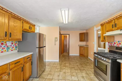 Entry Way - 206 E Franklin St, Roachdale, IN 46172 photo 4 of 7