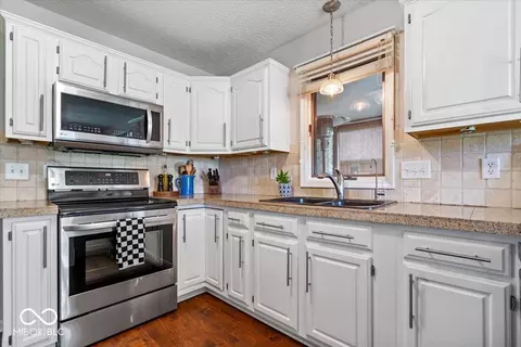 Kitchen - 770 Viewpoint Dr, Plainfield, IN 46168 photo 2 of 4