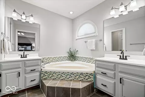 Bath - 770 Viewpoint Dr, Plainfield, IN 46168 photo 1 of 2