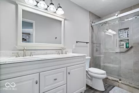 Bath - 770 Viewpoint Dr, Plainfield, IN 46168 photo 2 of 2