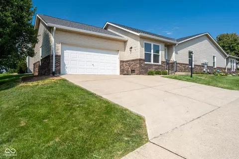 111 Longcastle Dr #4, Greencastle, IN 46135