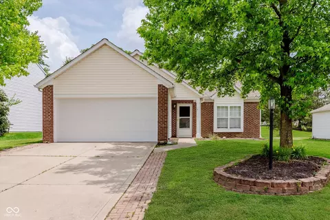 12121 Driftstone Dr, Fishers, IN 46037
