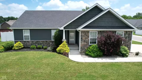 103 Bentley Dr, Crawfordsville, IN 47933