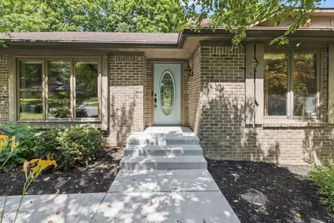 604 Oak Blvd W Dr, Greenfield, IN 46140