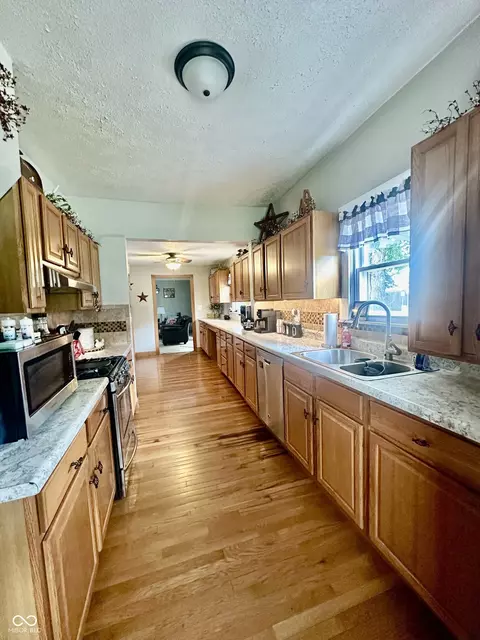 Kitchen - 208 10th St, Covington, IN 47932 photo 3 of 4